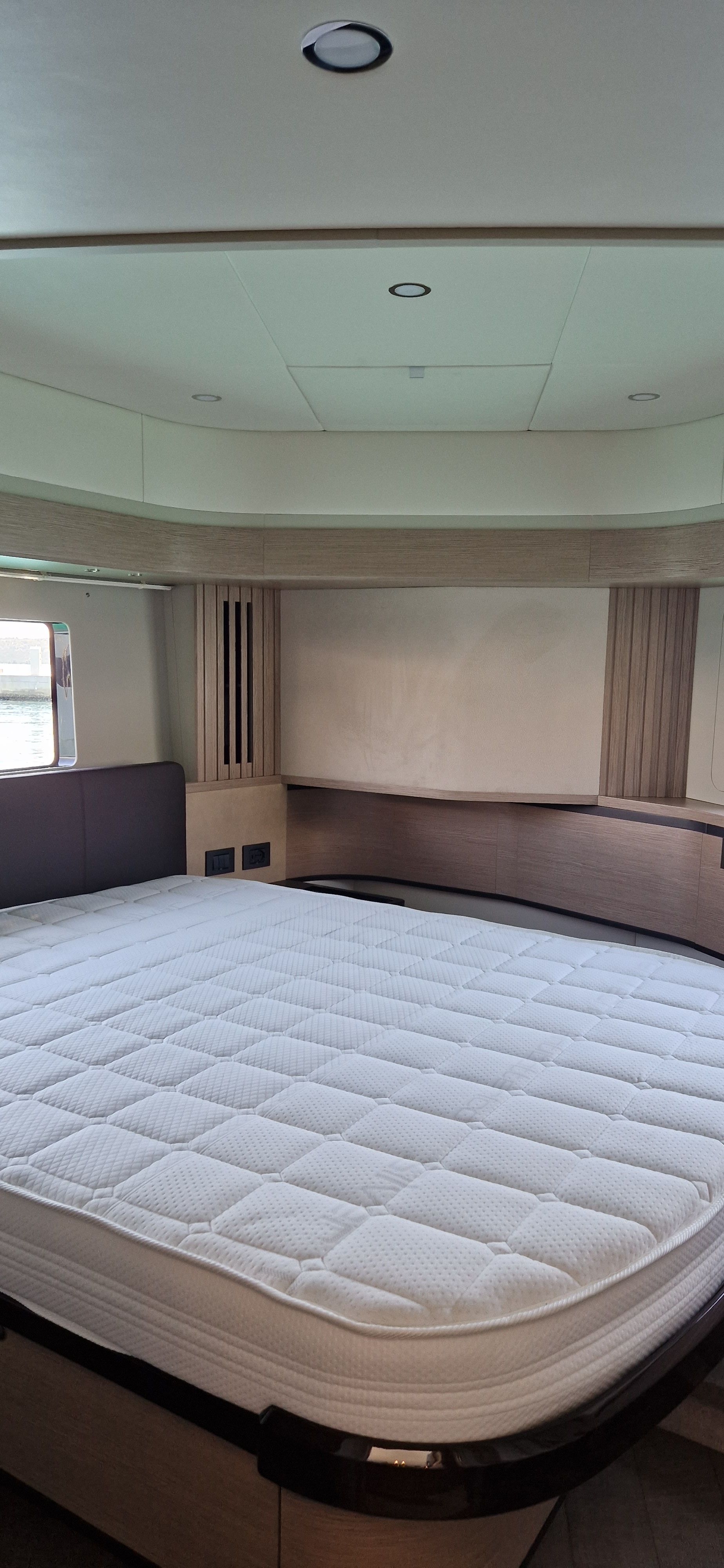 Absolute Navetta 52 | Aurora