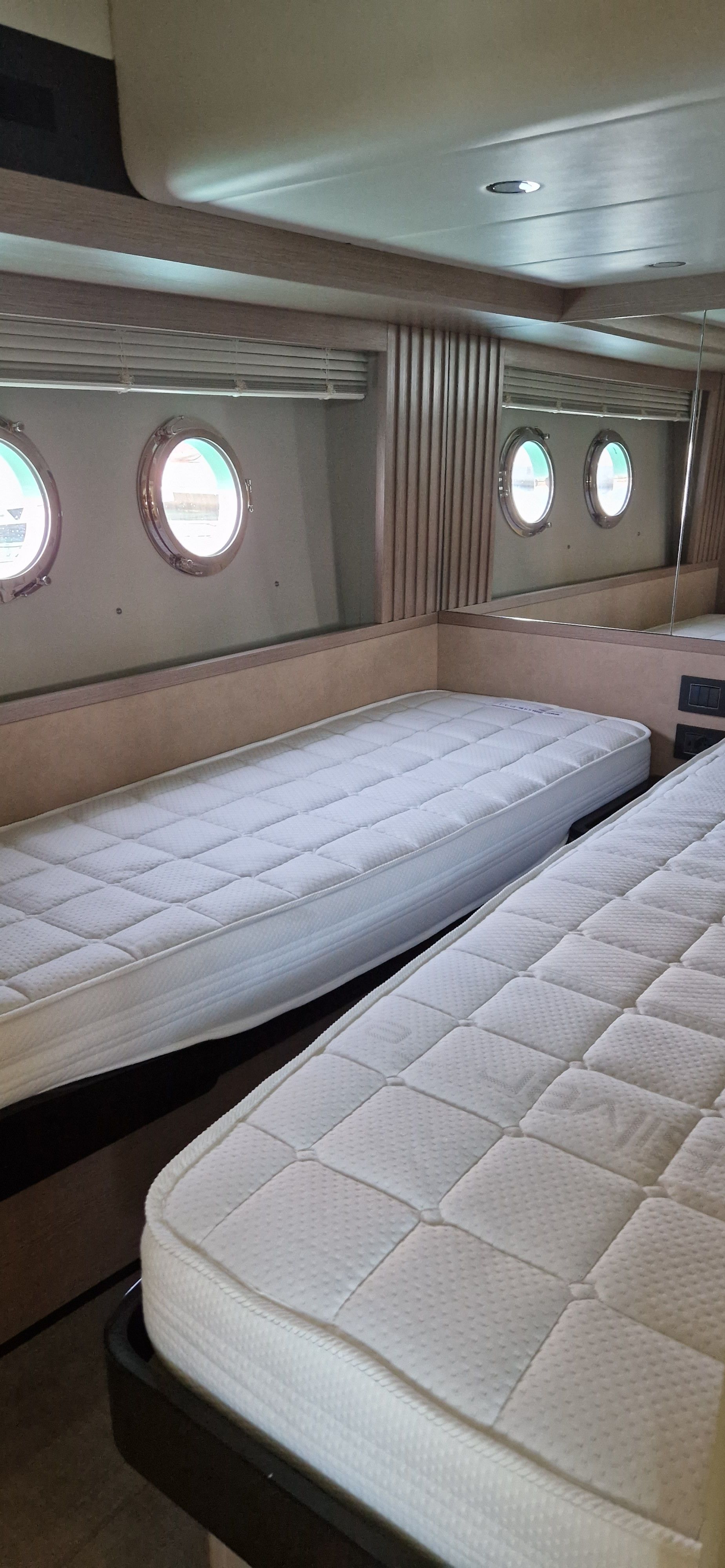 Absolute Navetta 52 | Aurora