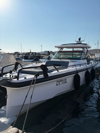 Axopar 37 Sun Top | Paralos