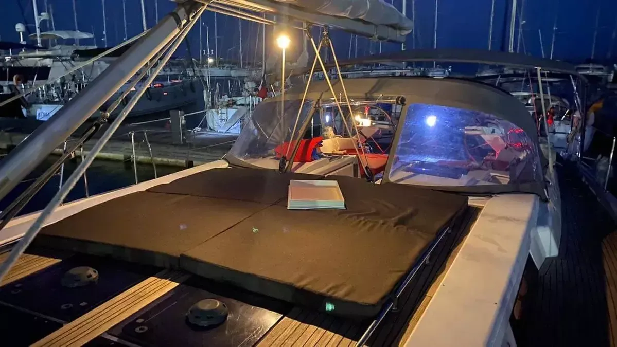 Hanse 575 | Social Distance