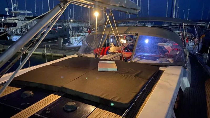 Hanse 575 | Social Distance