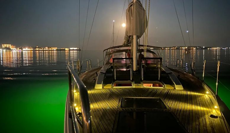 Hanse 575 | Social Distance