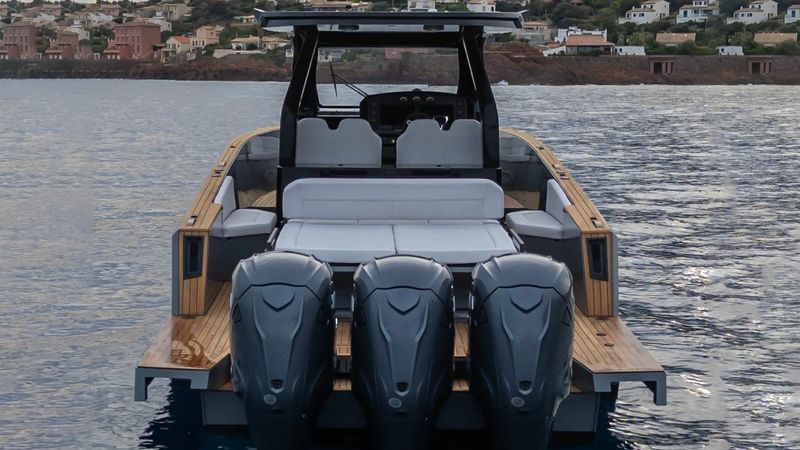 Maxim 44R | Ozzy
