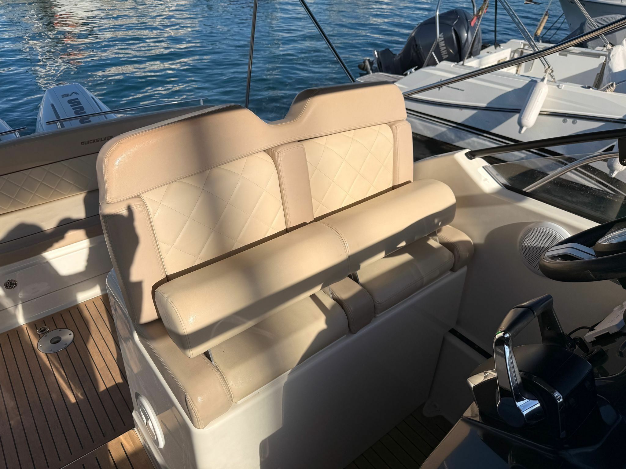 Quicksilver Activ 875 Sundeck | El Mojo