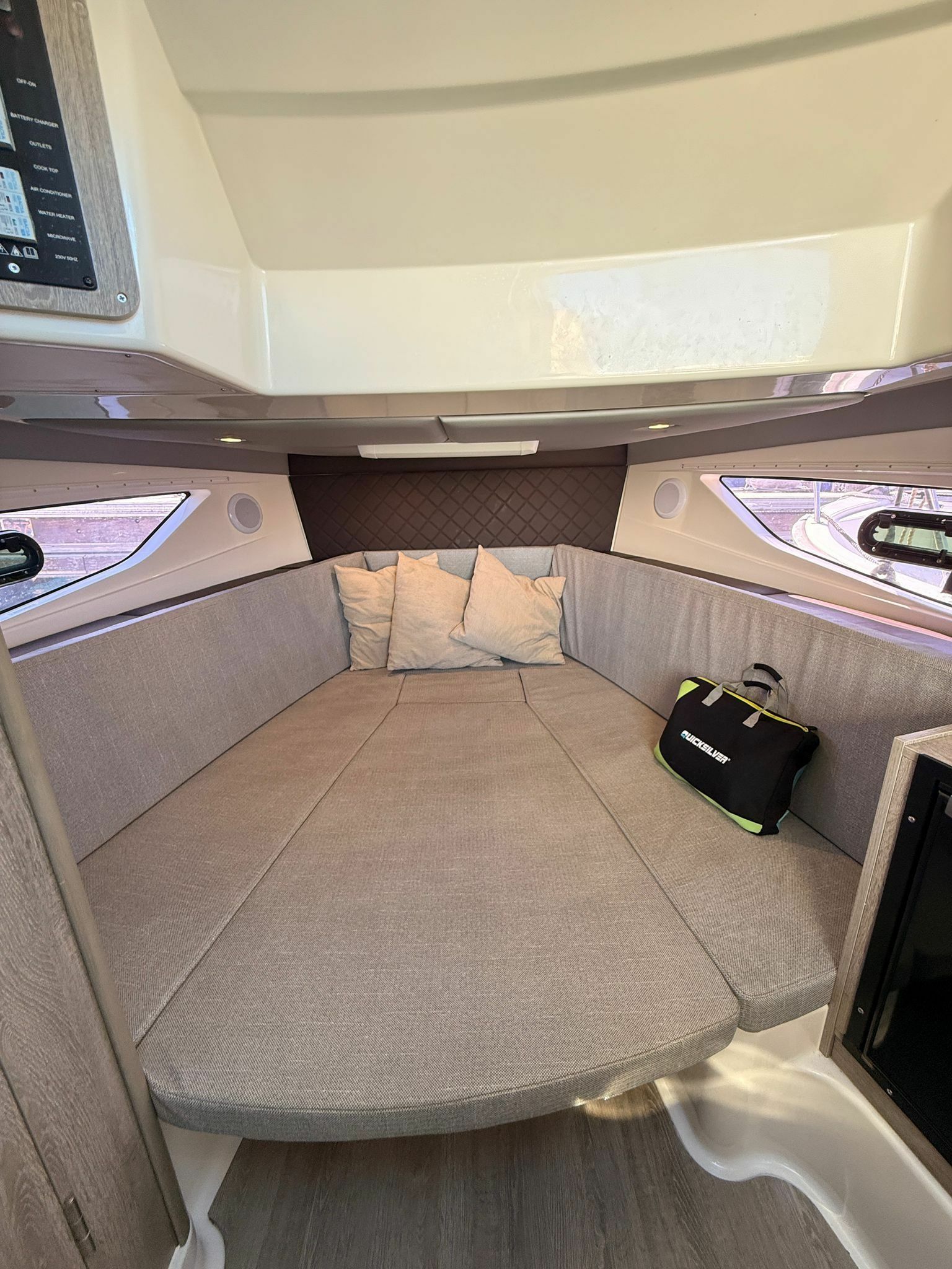 Quicksilver Activ 875 Sundeck | El Mojo