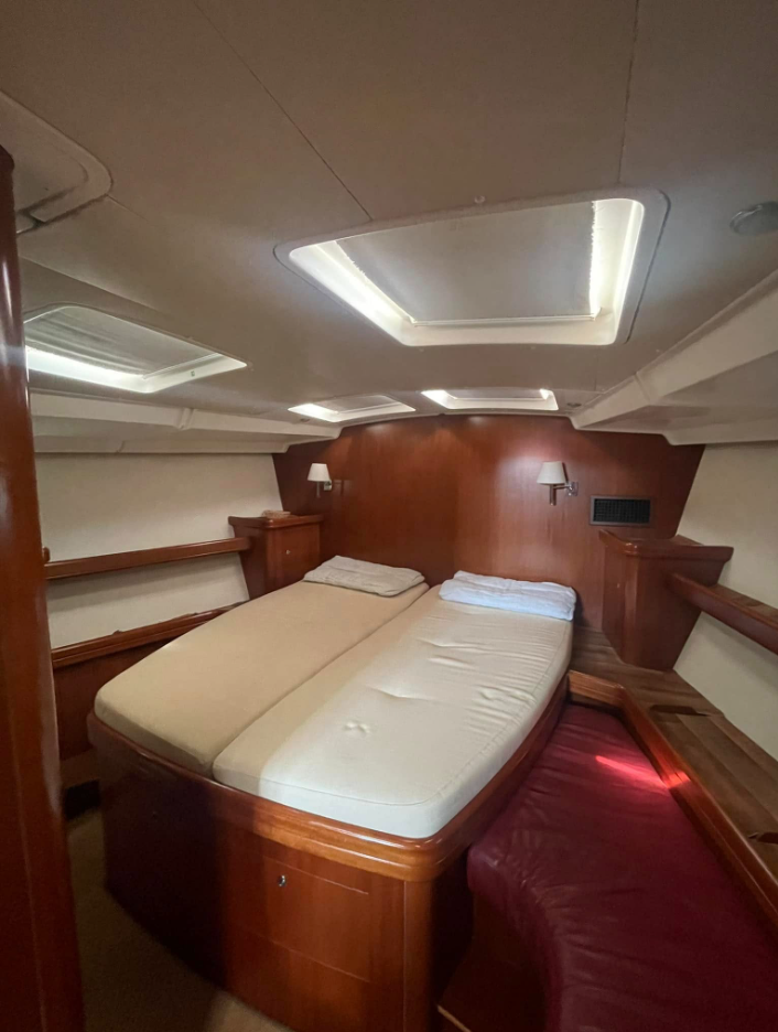 Beneteau Oceanis 523 | Red Erik 5