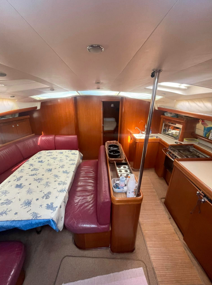 Beneteau Oceanis 523 | Red Erik 5