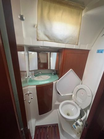 Beneteau Oceanis 523 | Red Erik 5