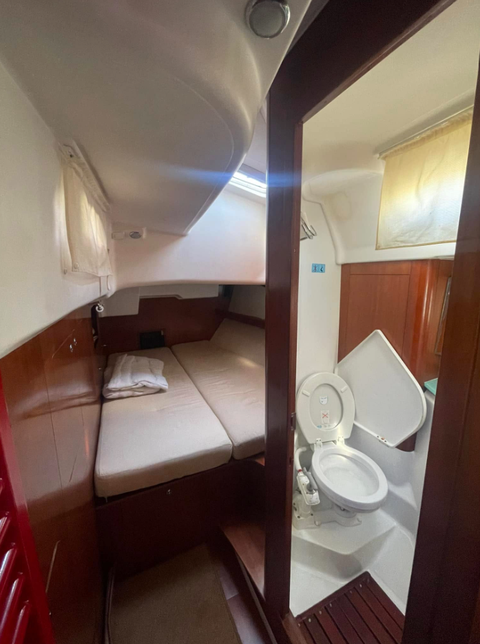 Beneteau Oceanis 523 | Red Erik 5
