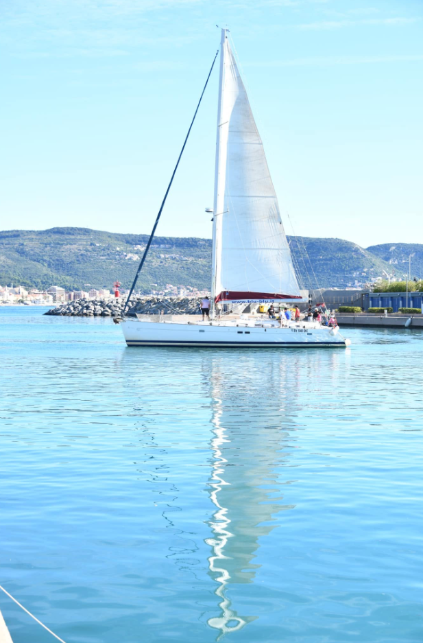 Beneteau Oceanis 523 | Red Erik 5