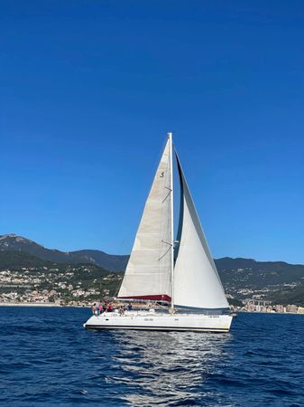 Beneteau Oceanis 523 | Red Erik 5