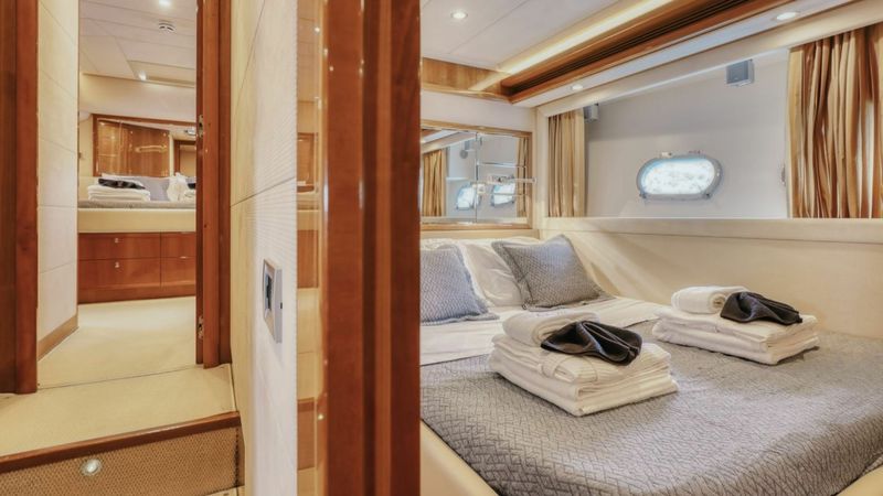 Ferretti 830 | Lidia