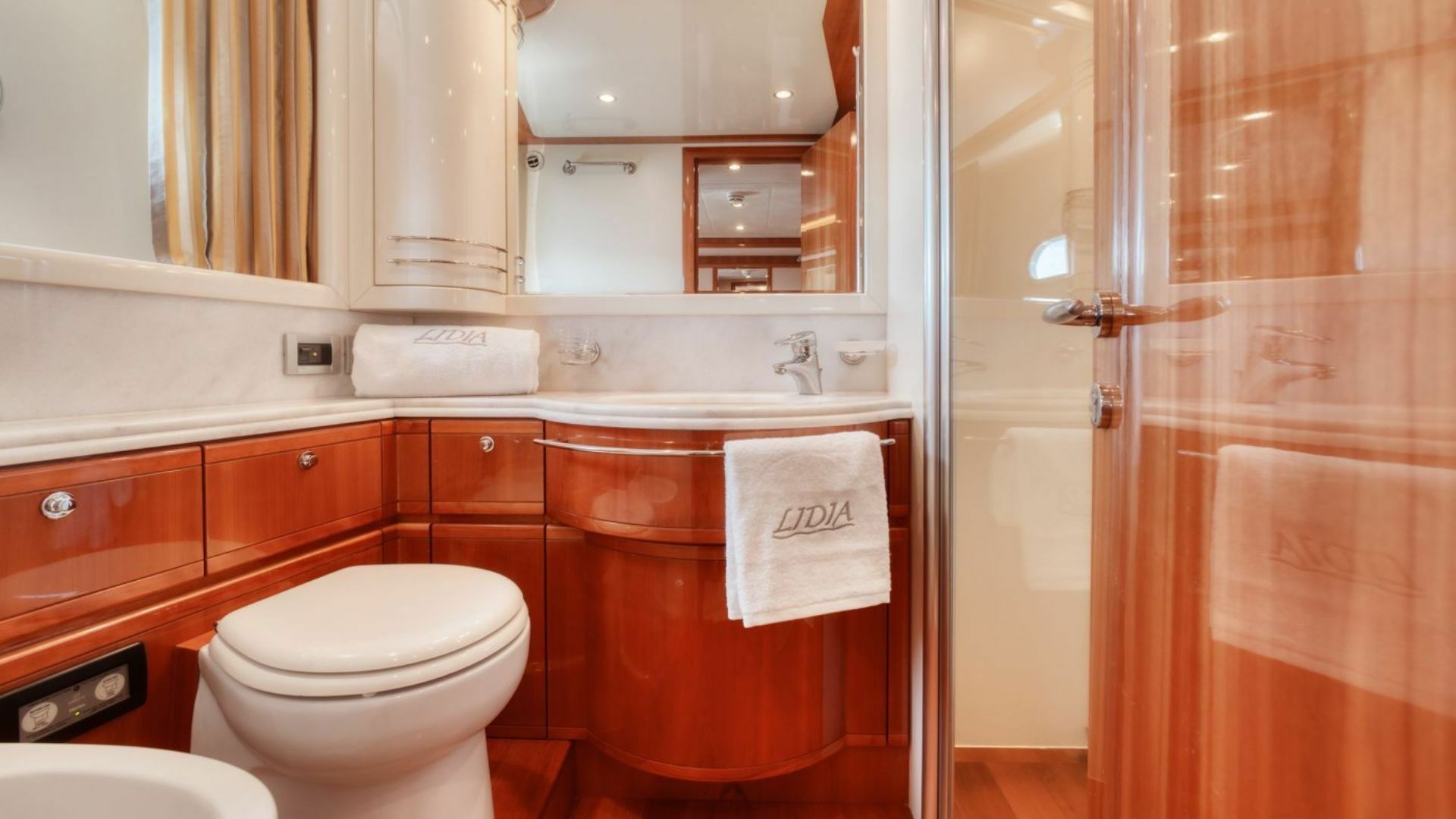 Ferretti 830 | Lidia