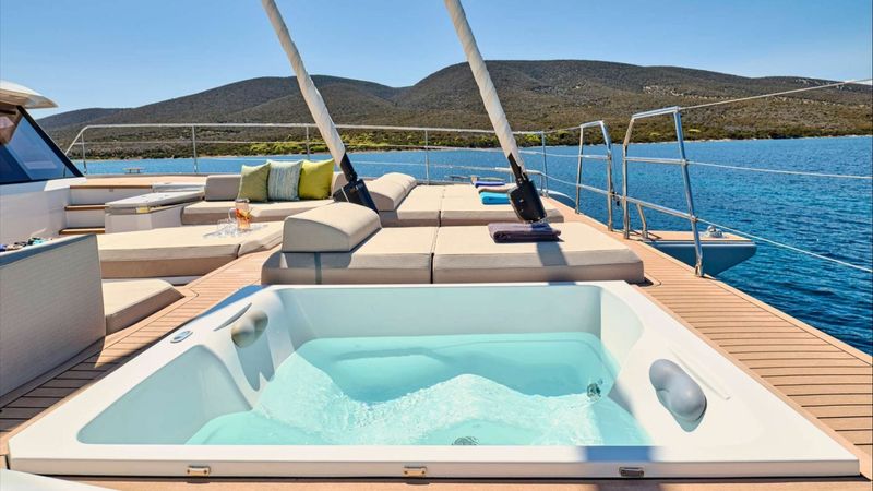 Fountaine Pajot 80 | Ad Astra
