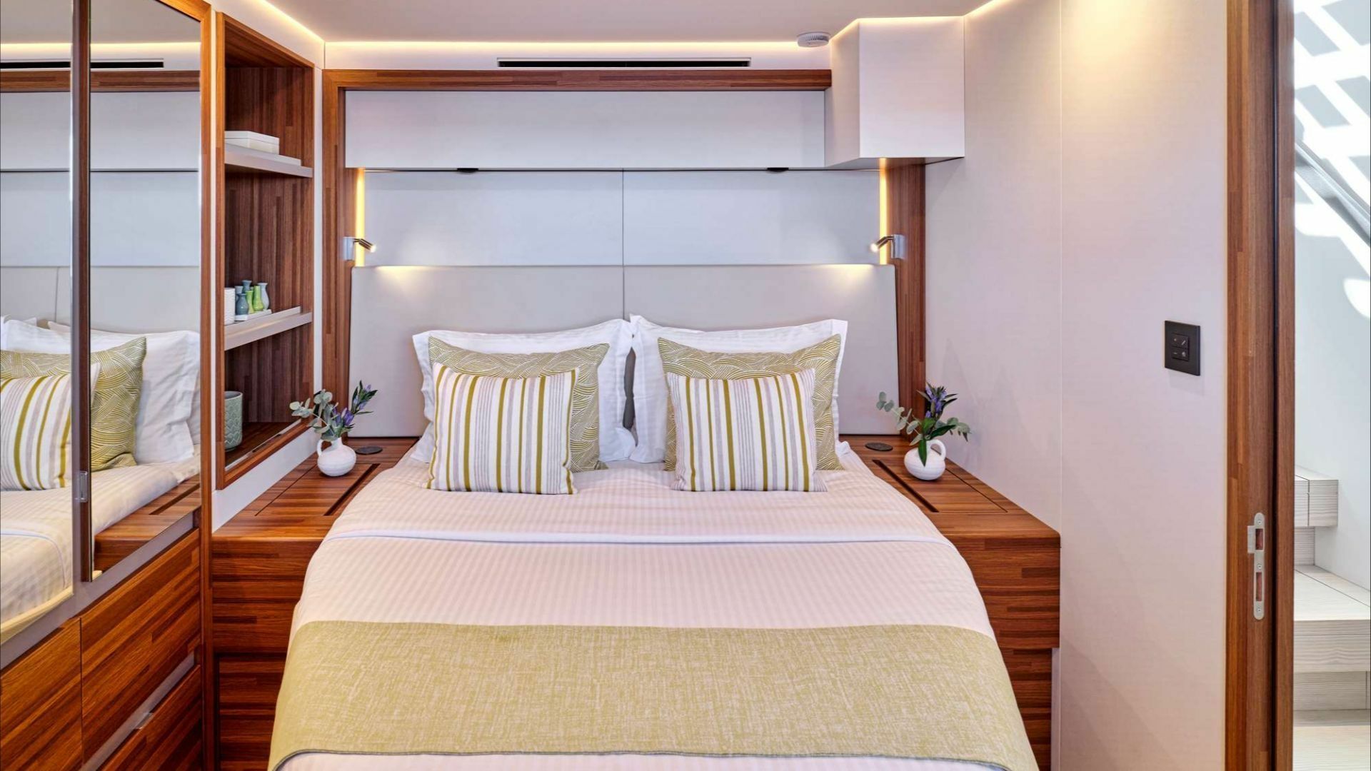 Fountaine Pajot 80 | Ad Astra
