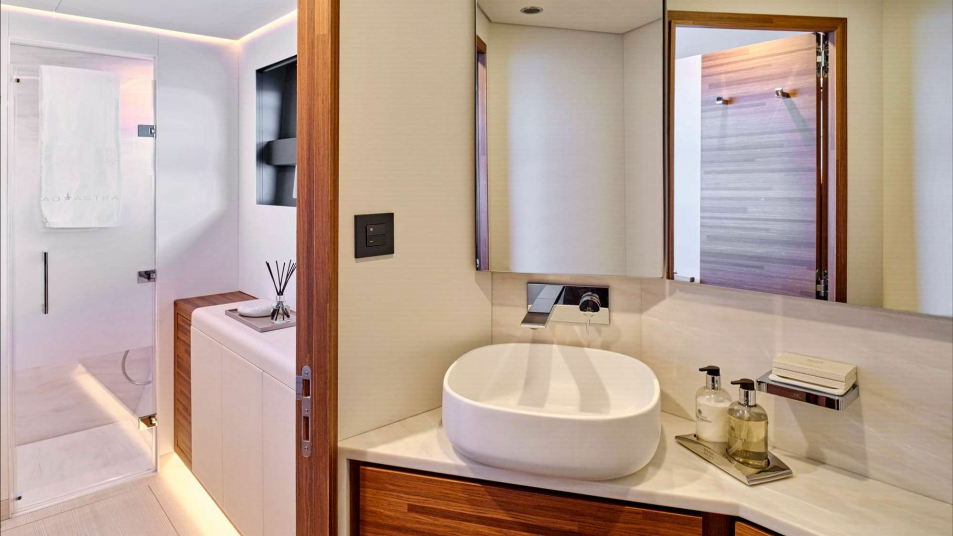 Fountaine Pajot 80 | Ad Astra