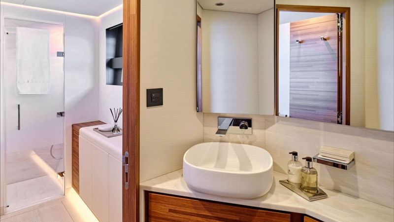 Fountaine Pajot 80 | Ad Astra