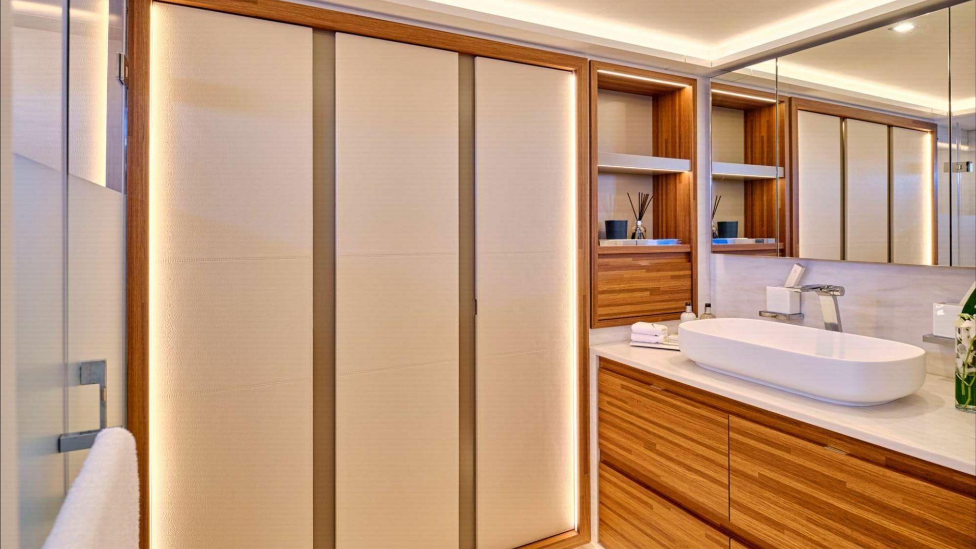 Fountaine Pajot 80 | Ad Astra