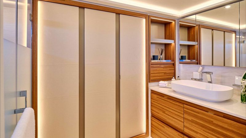 Fountaine Pajot 80 | Ad Astra