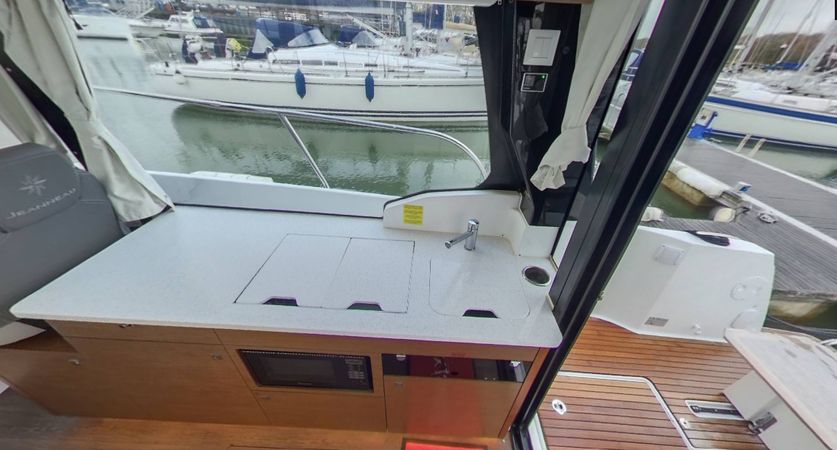 Jeanneau Merry Fisher 1095 Fly | Verity 2