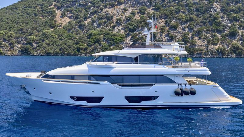 Ferretti Custom Line Navetta | Milena