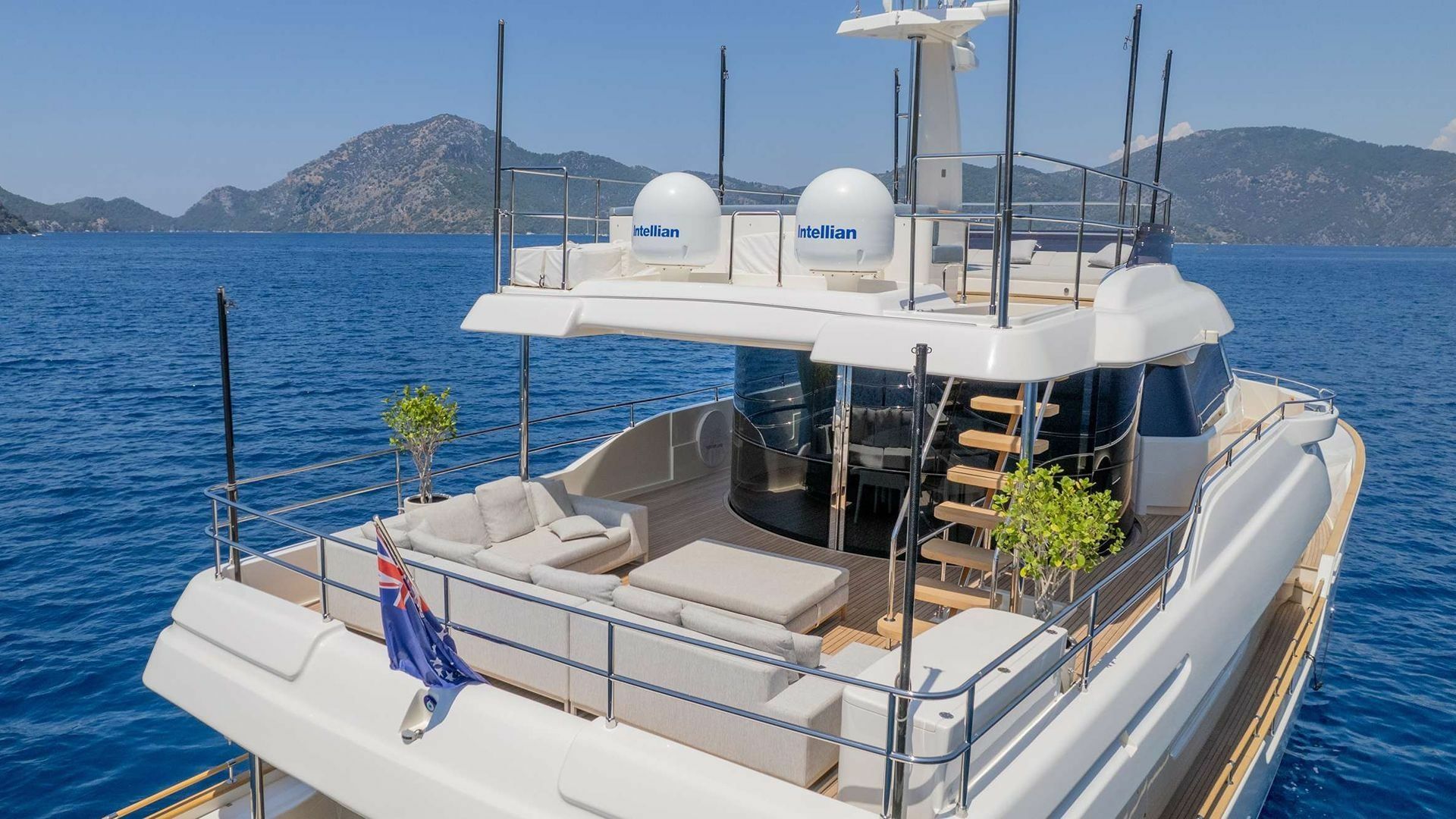 Ferretti Custom Line Navetta | Milena