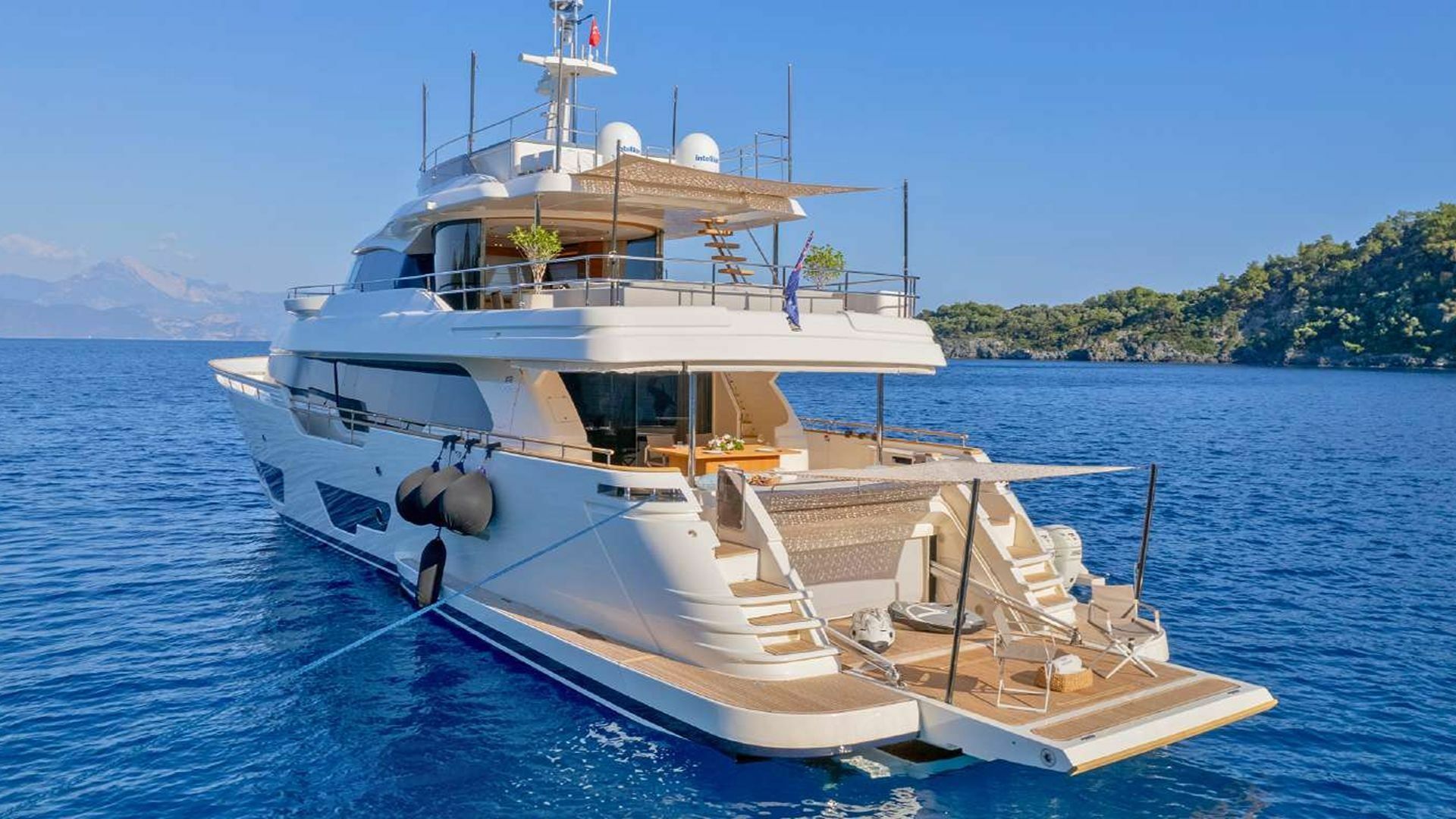 Ferretti Custom Line Navetta | Milena