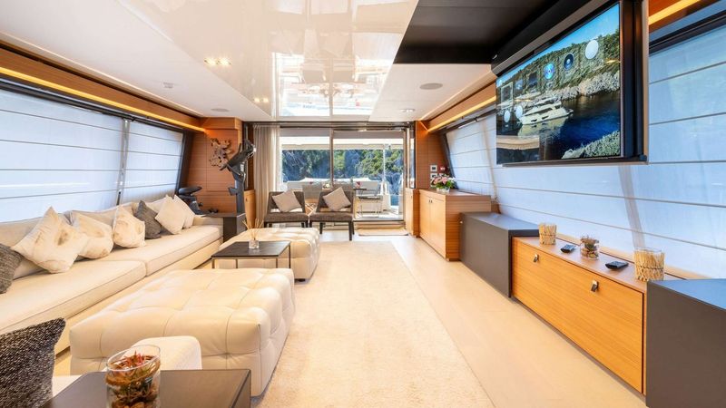 Ferretti Custom Line Navetta | Milena