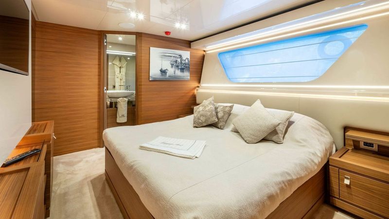 Ferretti Custom Line Navetta | Milena