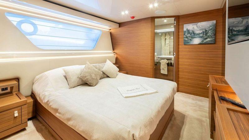 Ferretti Custom Line Navetta | Milena