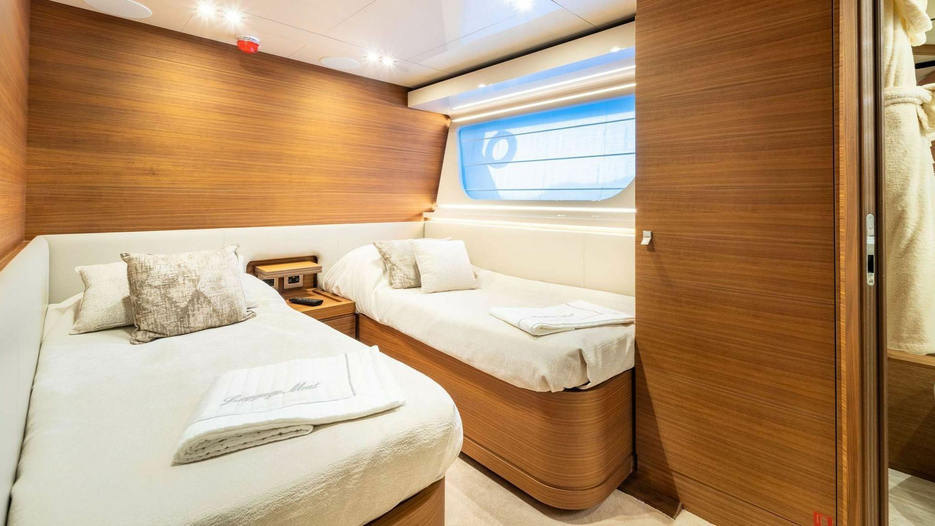 Ferretti Custom Line Navetta | Milena