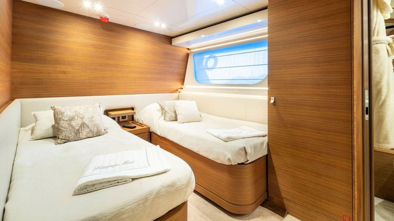 Ferretti Custom Line Navetta | Milena