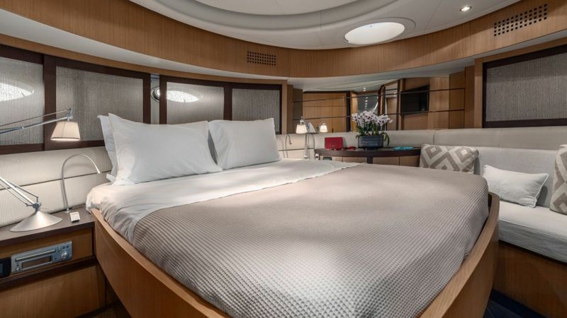 Pershing 90 | One