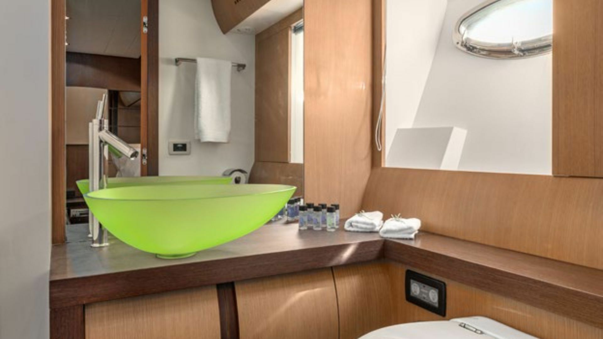 Pershing 90 | One