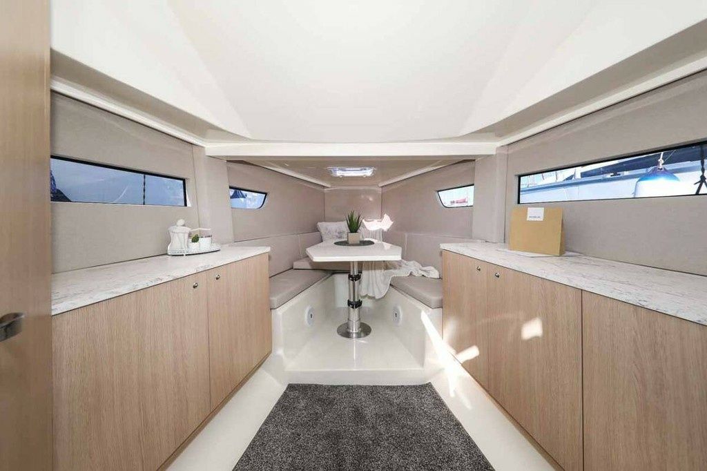 Nuva Yachts M9 Cabin | Steak Tartar