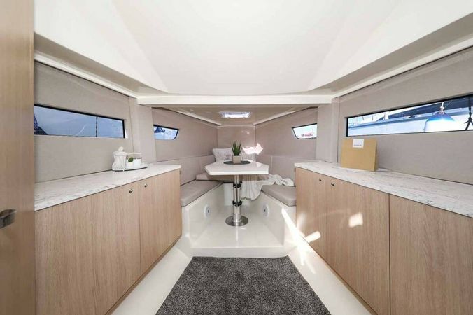 Nuva Yachts M9 Cabin | Steak Tartar