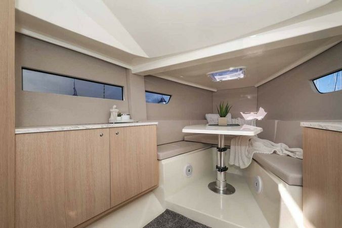 Nuva Yachts M9 Cabin | Steak Tartar
