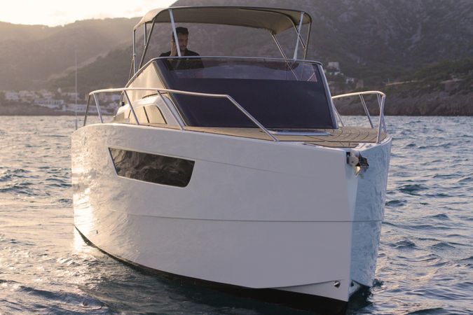 Nuva Yachts M9 Cabin | Steak Tartar