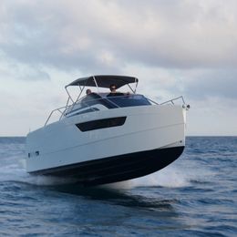 Nuva Yachts M9 Cabin | Steak Tartar