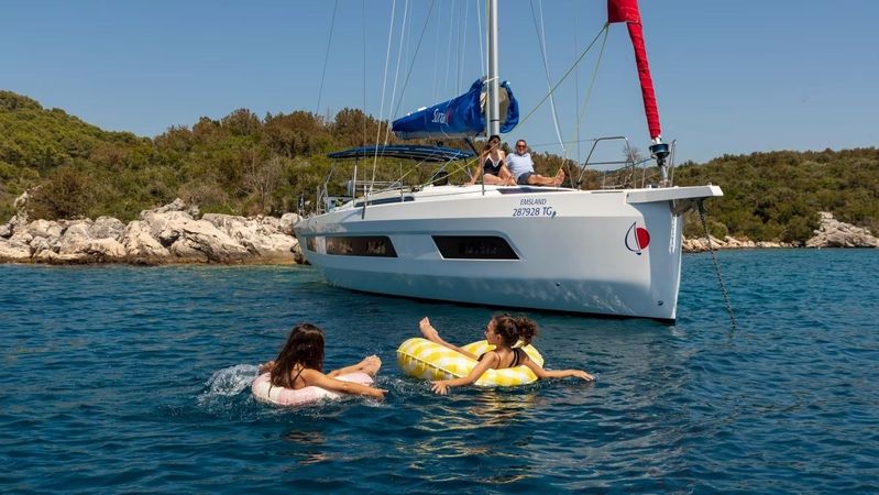 Dufour 44 | Moorings 25