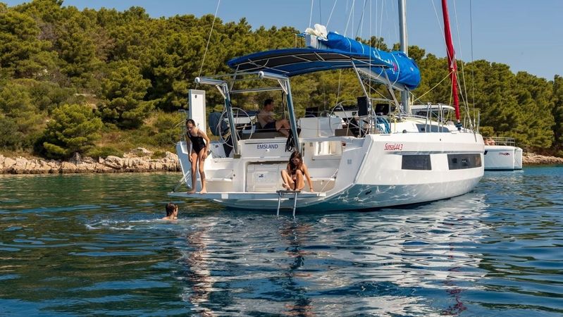 Dufour 44 | Moorings 25