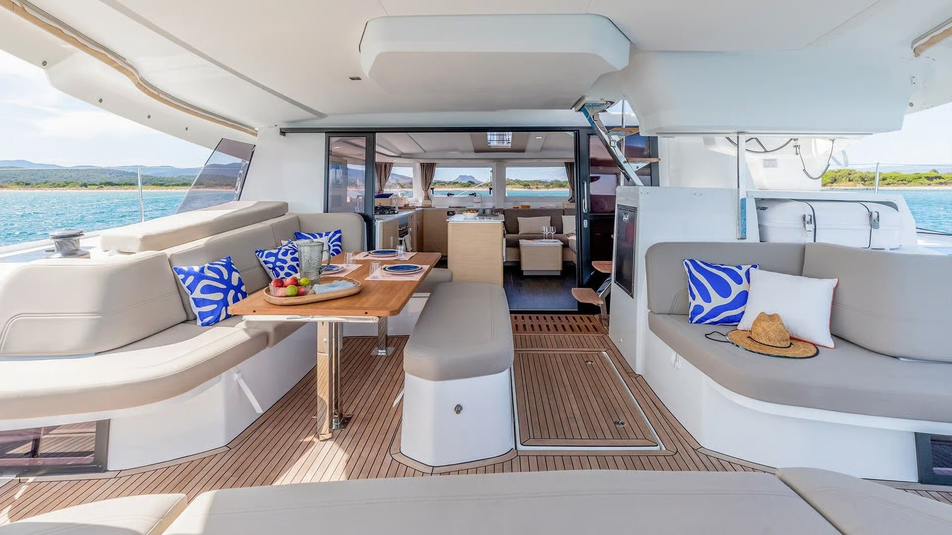 Fountaine Pajot FP44 | Magic Hour