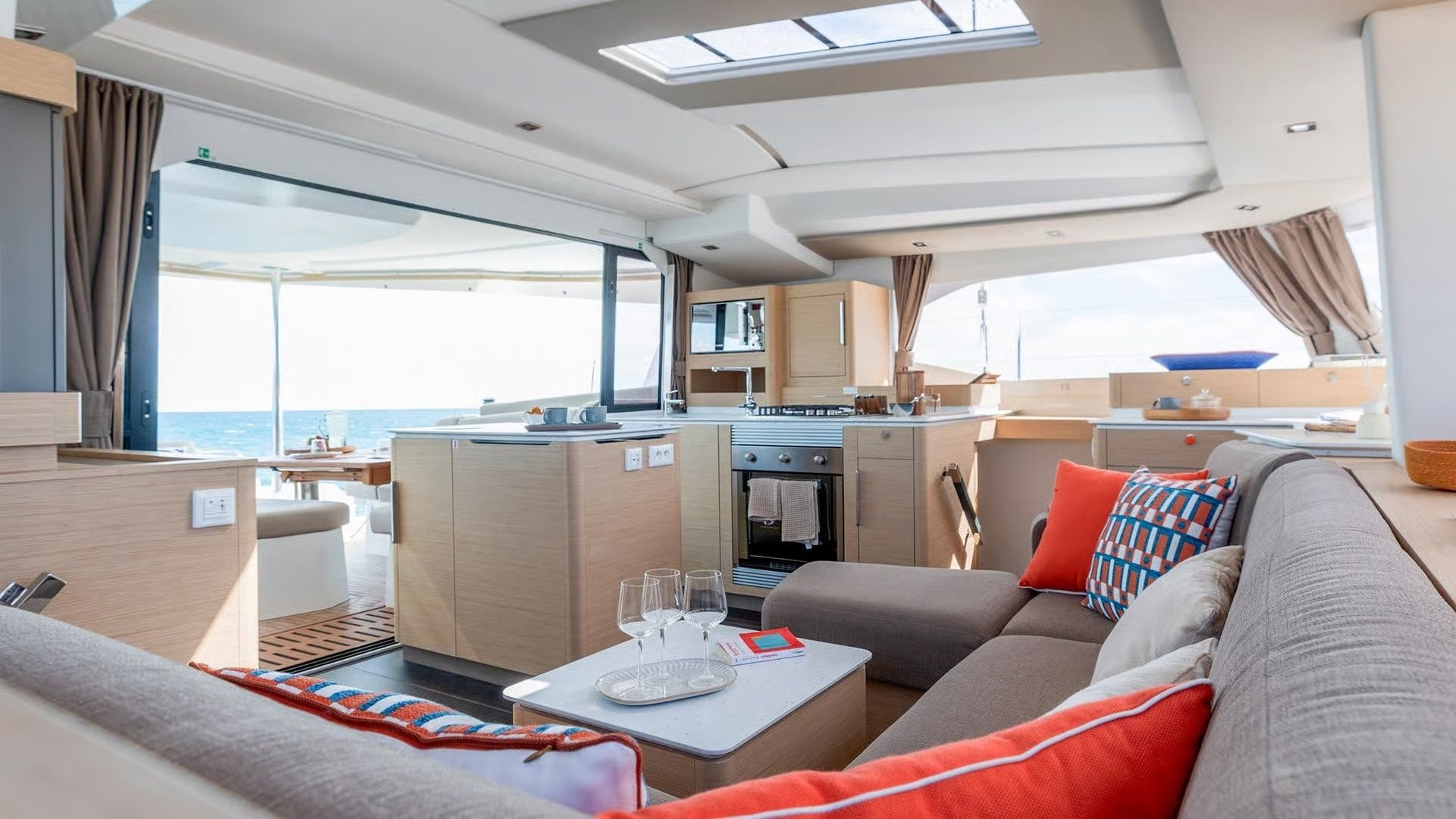 Fountaine Pajot FP44 | Magic Hour