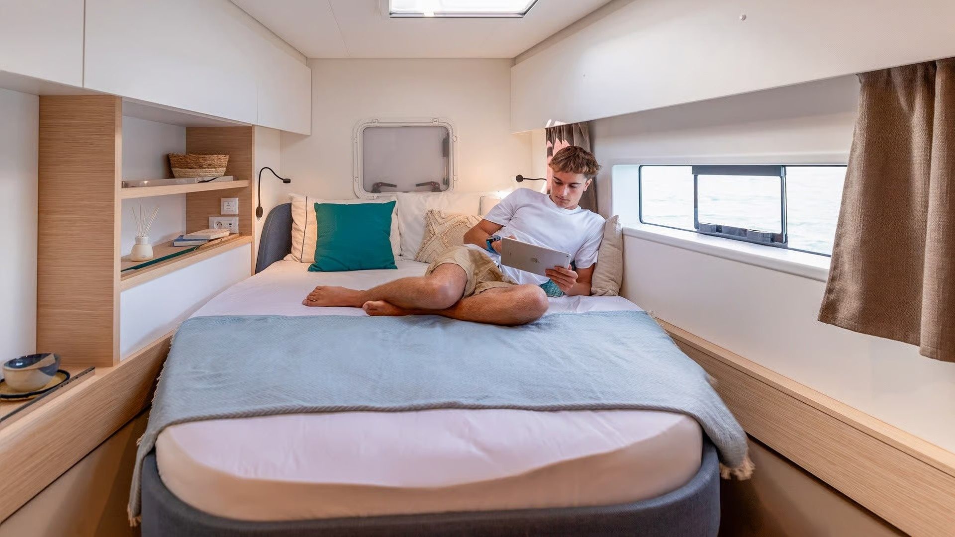 Fountaine Pajot FP44 | Magic Hour