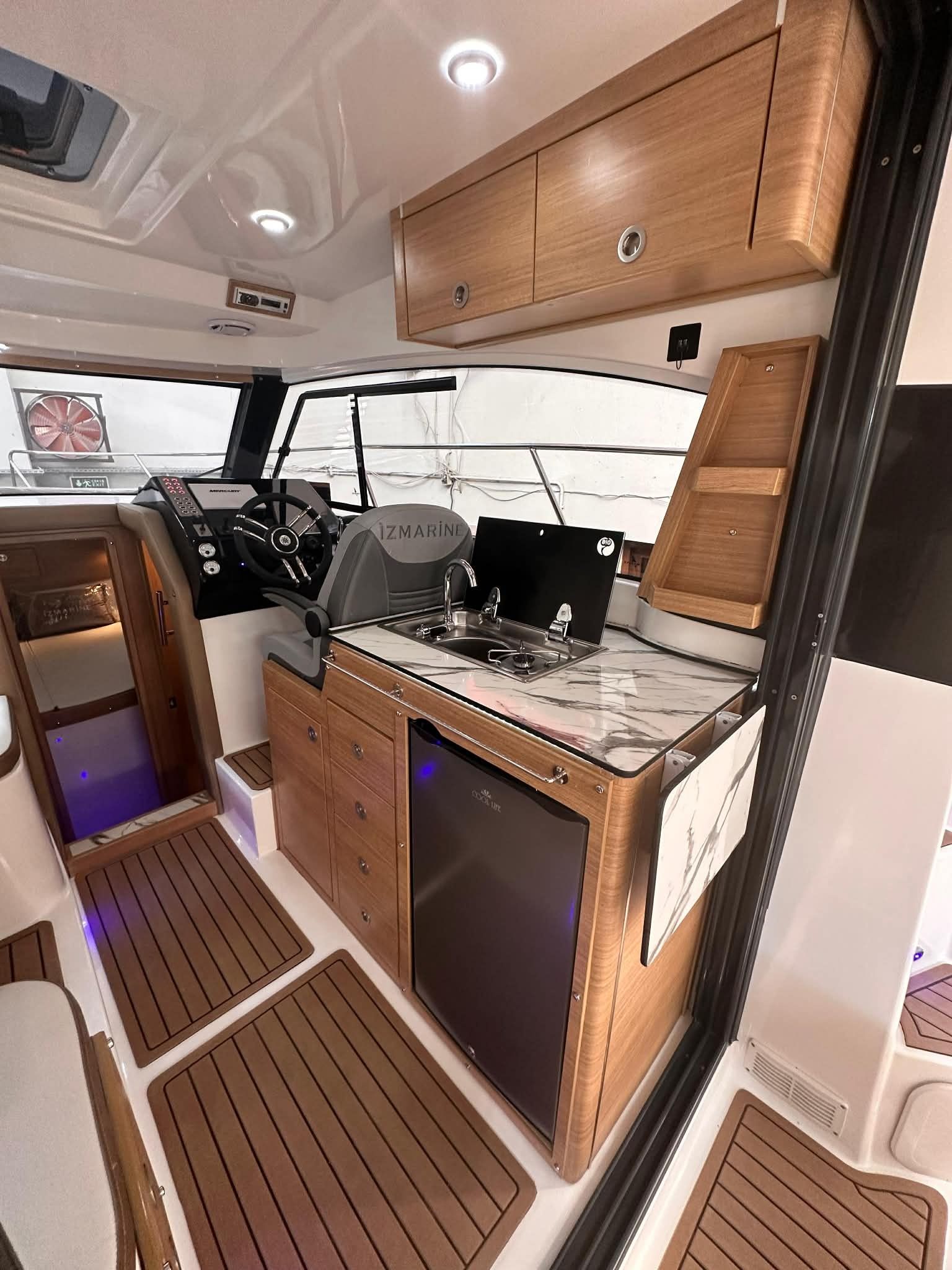 Izmarine 8.75 | Blue Whisper