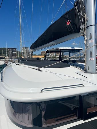Lagoon 43 | Too White