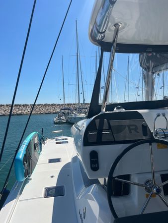 Lagoon 43 | Too White