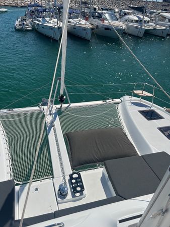 Lagoon 43 | Too White