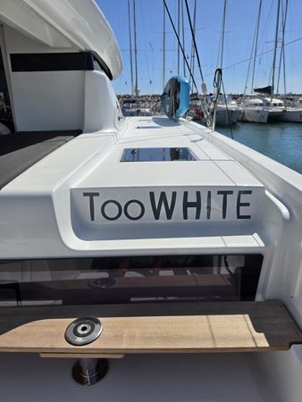 Lagoon 43 | Too White