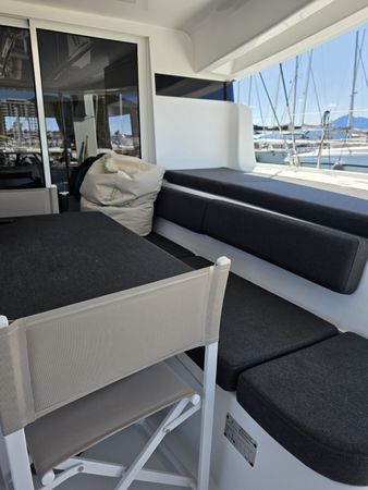 Lagoon 43 | Too White